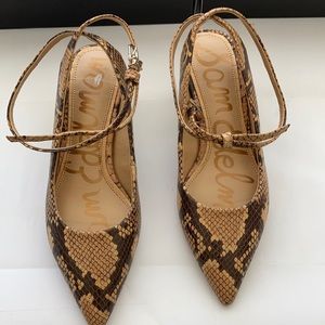 Women’s shoes- size 6M